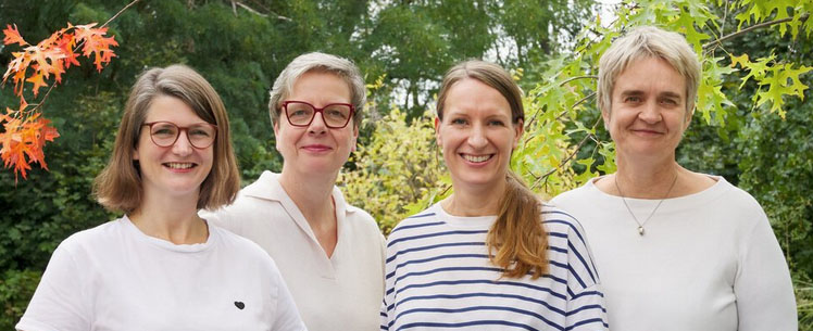 Gruppenaufnahme mit Dr. Anja Lohmann, Dr. Susanne Heinze, Dr. Nora Profft und Dr. Victoria Birkner